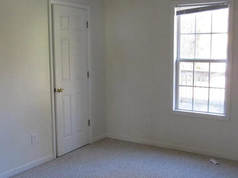 111 Luke Ct — Photo 9