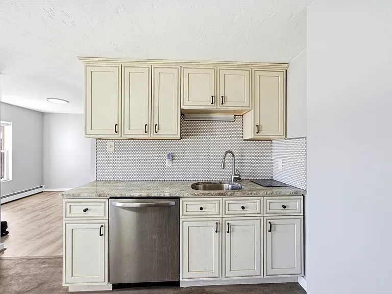 29-31 Auburn St #1R — Photo 2