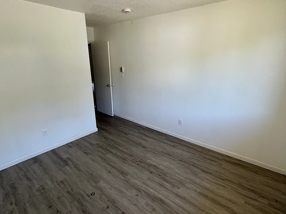 103 Ledgeside Ave #3A
