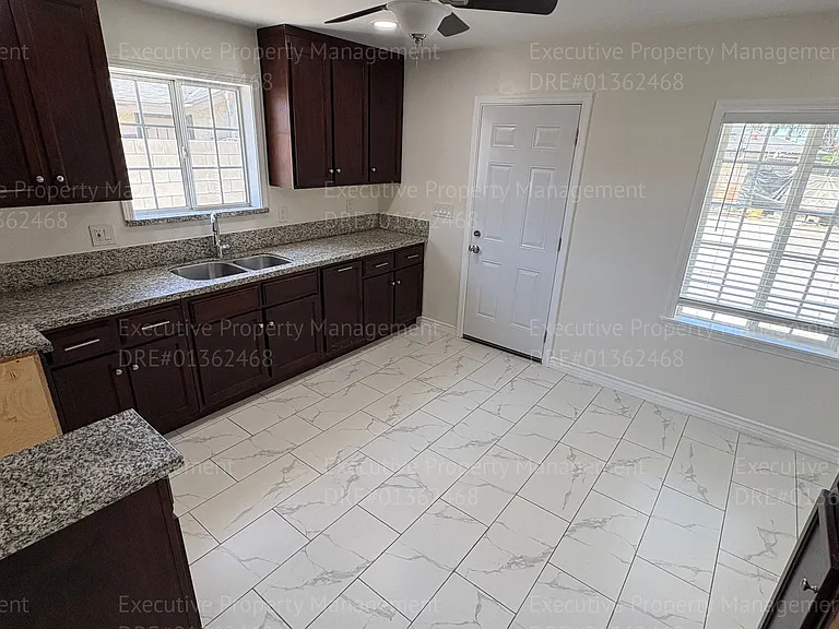 104 S Kincaid St — Photo 25