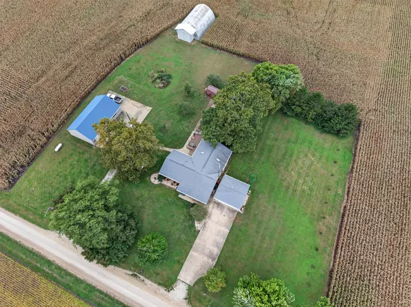 28633 N 200 East Rd, Ancona, IL 61311