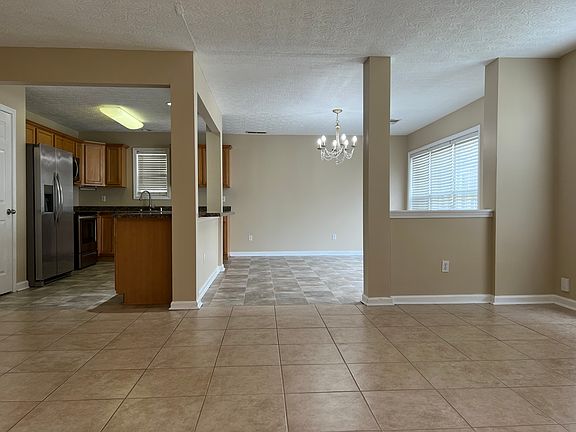 5th image of 3889 Winthrop Dr
