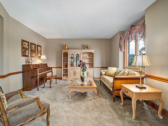 4th image of 258 Hickory Heights Dr
