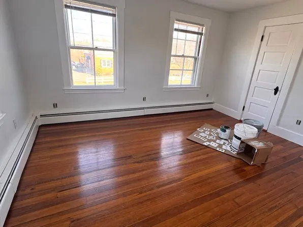 84 Main St, 84 Main St #3, Plaistow, NH 03865