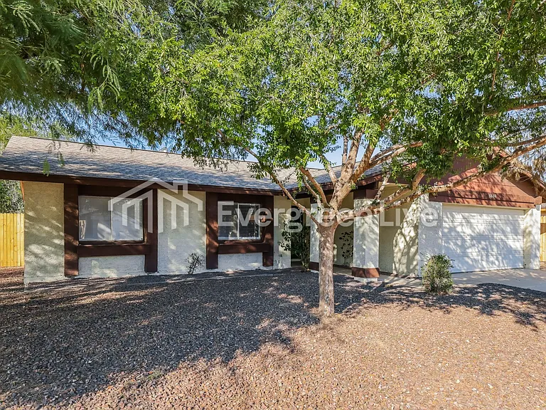 6604 W Christy Dr — Photo 2