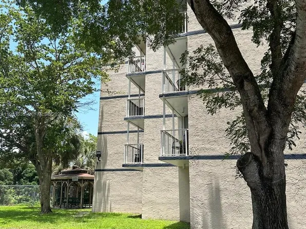 7075 NW 186th St APT C104, Hialeah, FL 33015