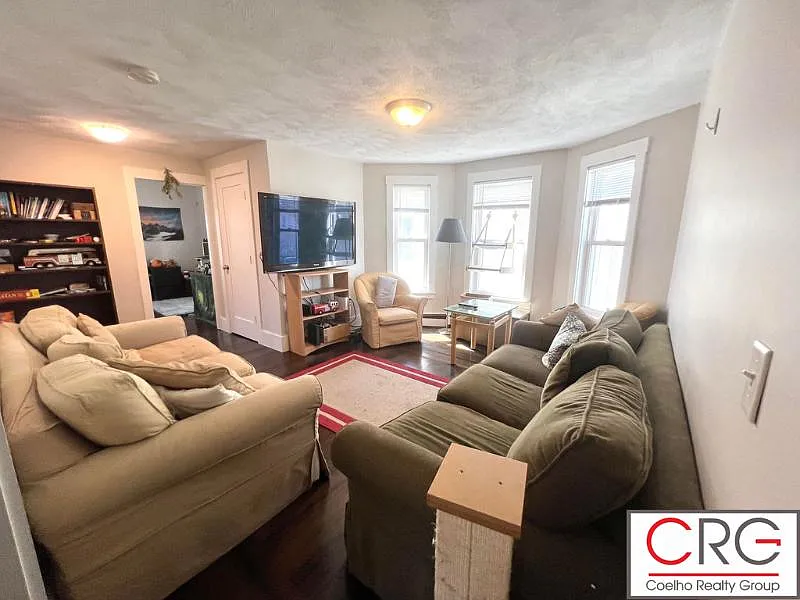 8 Lowden Ave #2
