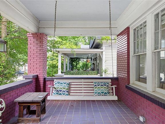 5th image of 662 Pearce St SW