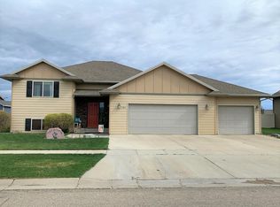 731 Hunters Ridge Rd, Brookings, SD 57006