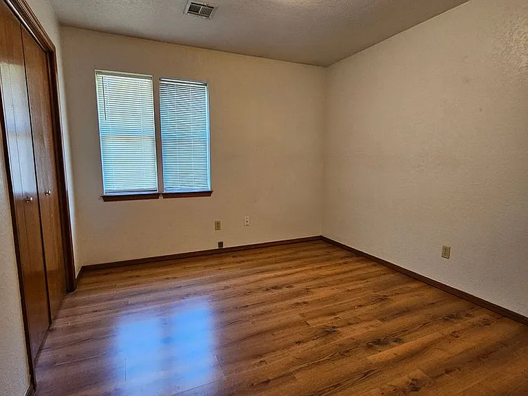 612 Springwood St — Photo 12