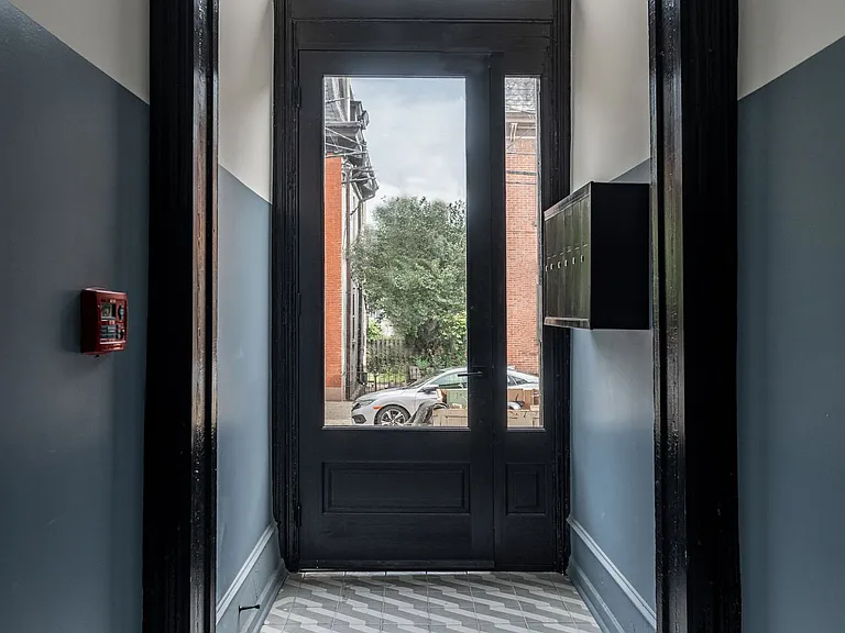 Luxury On Pine — Photo 21