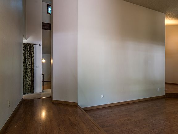 5th image of 2221 NE Brookview Dr
