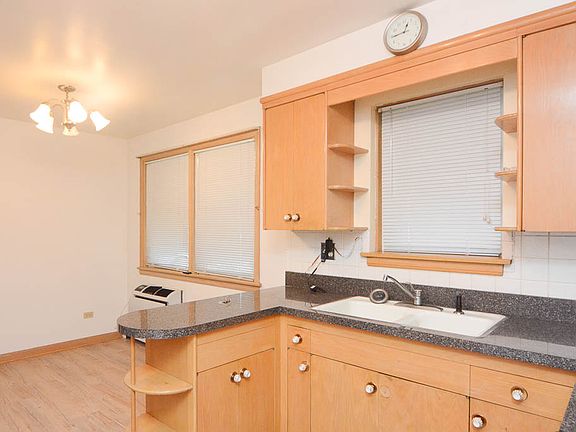 3rd image of 5131 N Moody Ave APT 1S