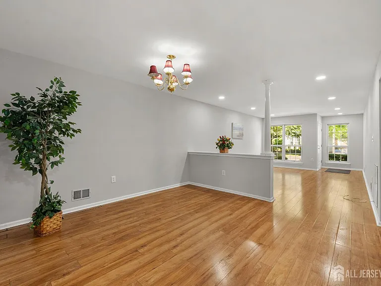 16 Lee Ct #405 — Photo 19