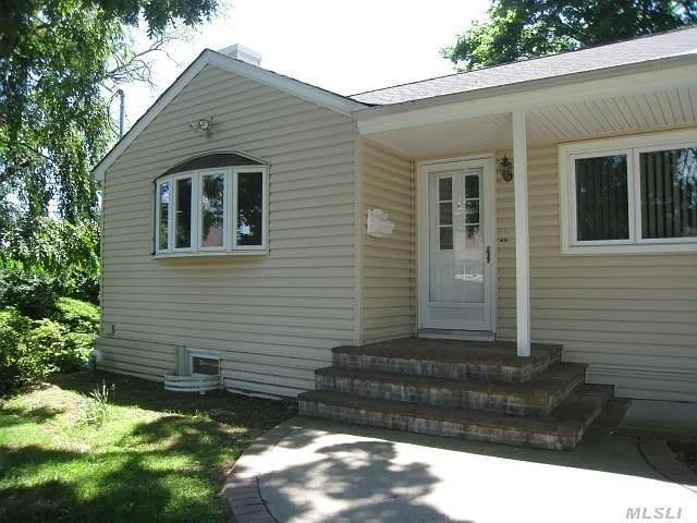 8 Oakland Ave photo 1