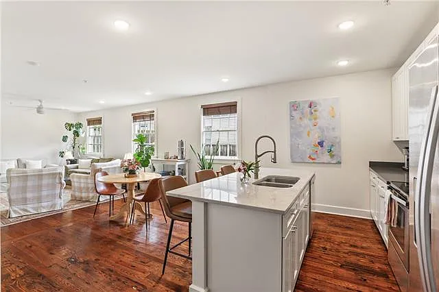 2 bed, 2.0 bath, 999 sqft, $2,500 — Photo 3