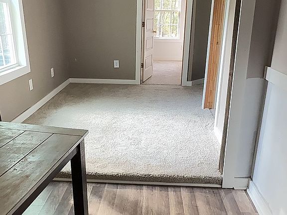 4th image of 597 Hillsdale Dr