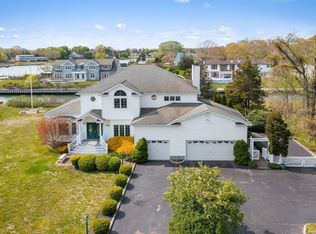 15 Canal Way, Hampton Bays, NY 11946