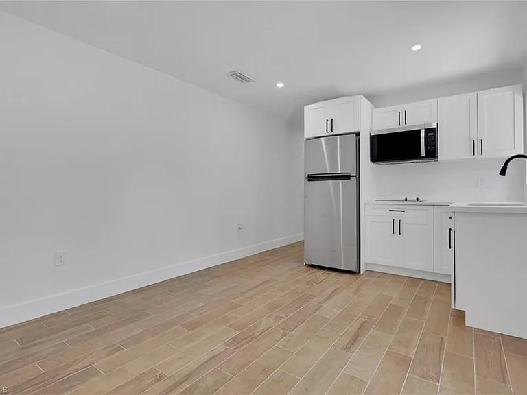 880 18th St NE — Photo 25