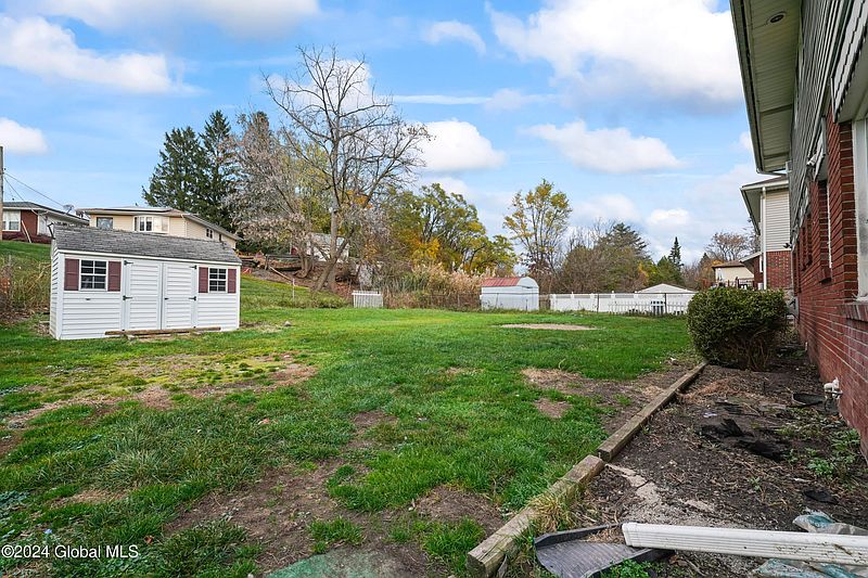 5th image of 79 Wellington Avenue