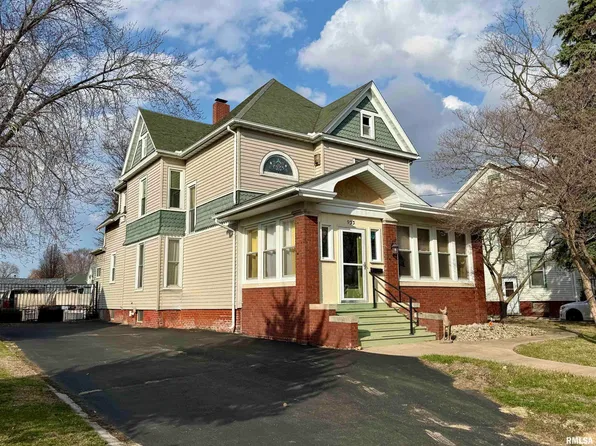 933 W Main St, Galesburg, IL 61401