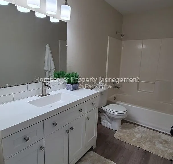 1924 N Crestline St #1 — Photo 6