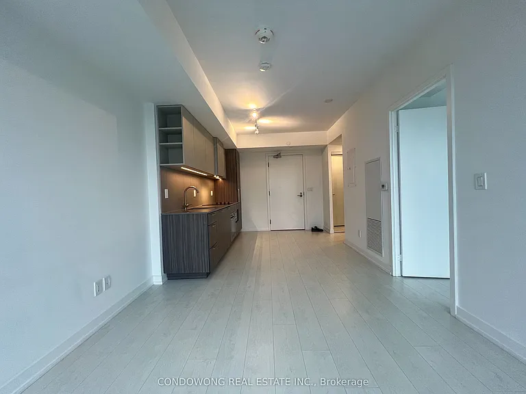 19 Western Battery Rd #3118 — Photo 3