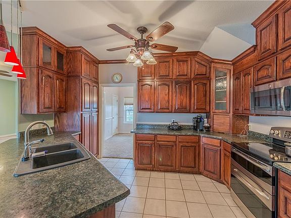 5th image of 2140 Jessica Dr