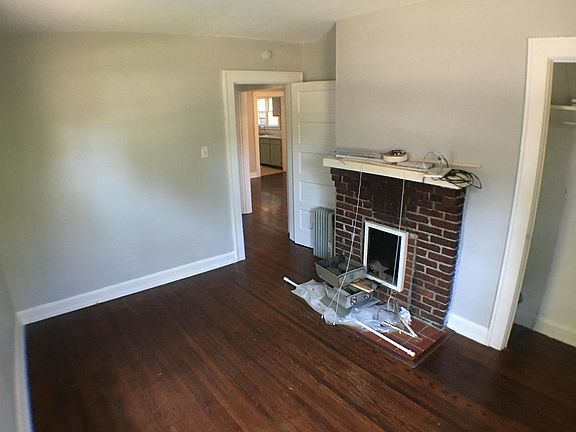 4th image of 423 S Hembree St #C