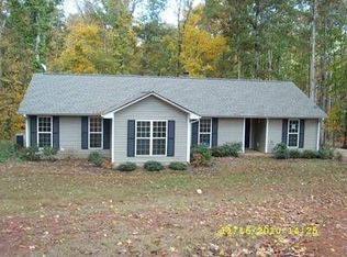 672 Lake Dr, Pine Mountain, GA 31822