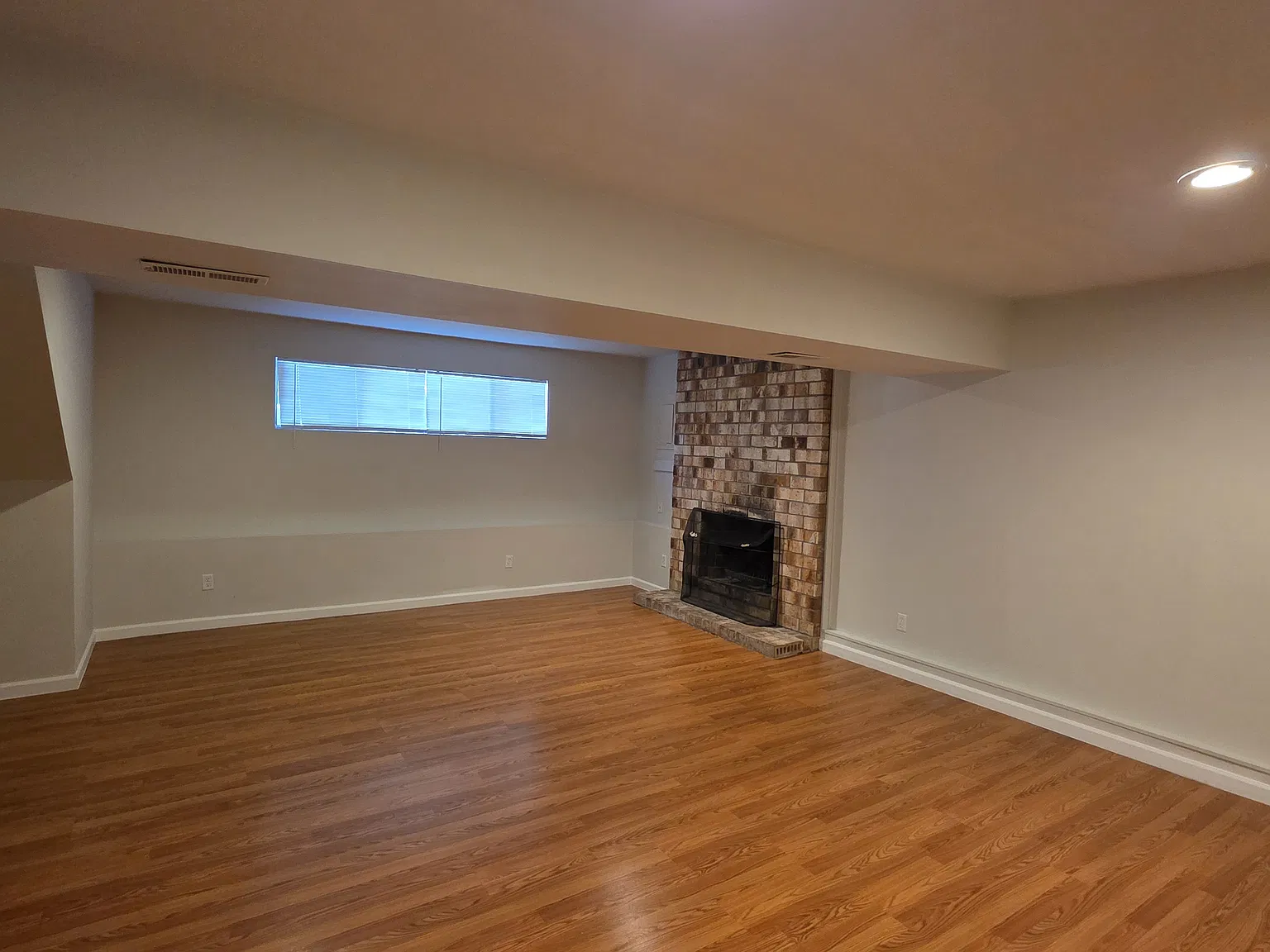 4 bed, 2.5 bath, 2000 sqft, $3,200 — Photo 3