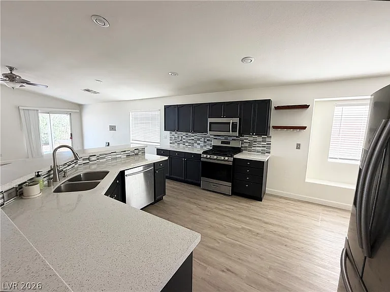 374 Yacht Ave — Photo 4