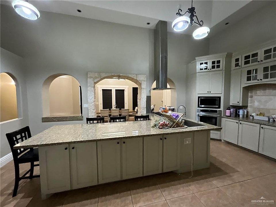2nd image of 1913 W Westhaven Dr