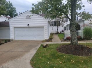 7107 W Cross Creek Trl, Brecksville, OH 44141