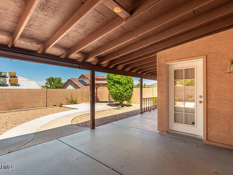 1924 E Sharon Dr — Photo 33