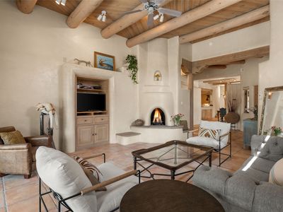 545 Los Nidos Dr, Santa Fe, NM, 87501