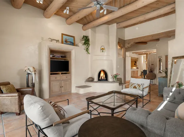 545 Los Nidos Dr, Santa Fe, NM 87501