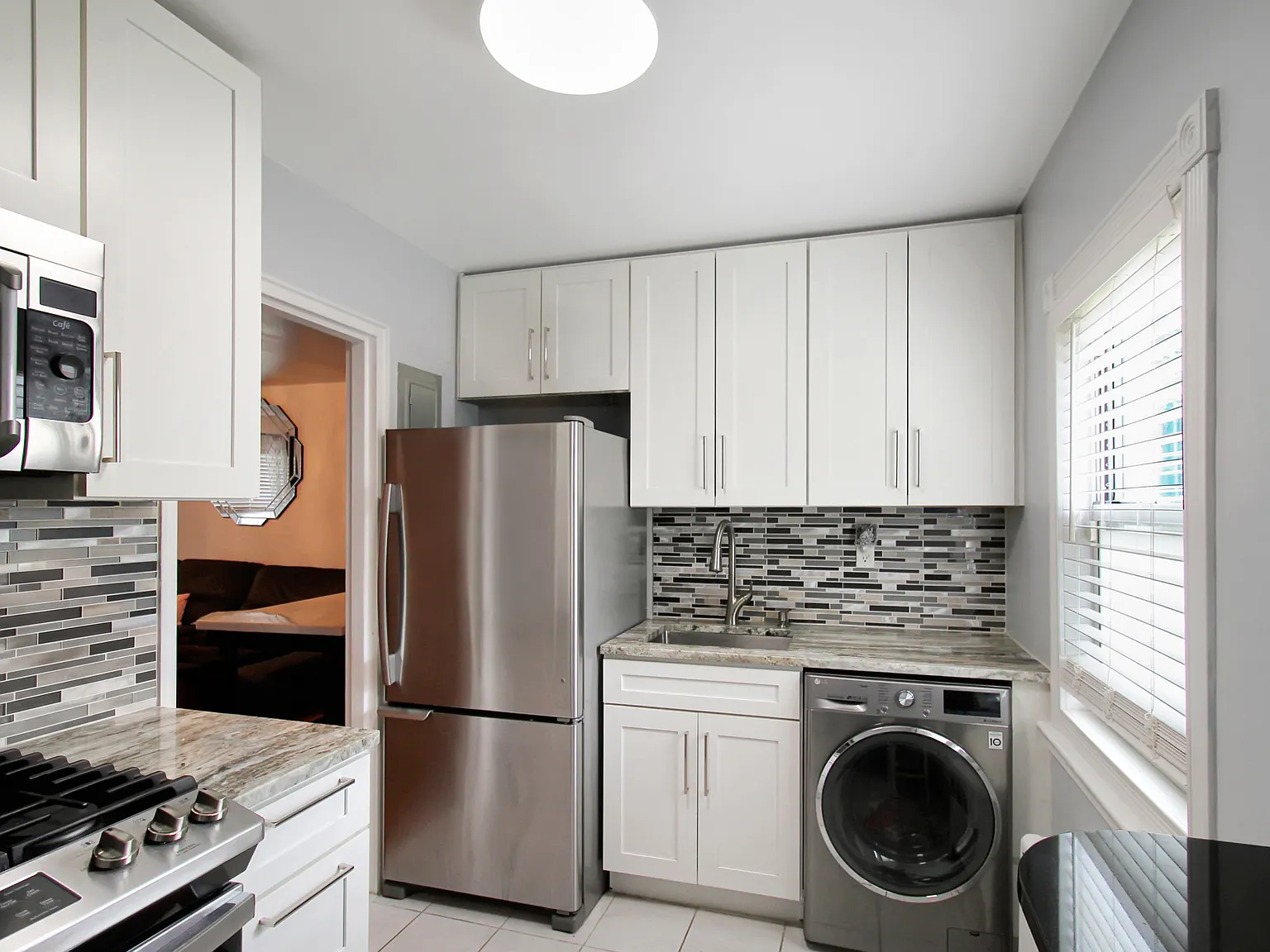 2 bed, 900 sqft, $2,600 — Photo 1