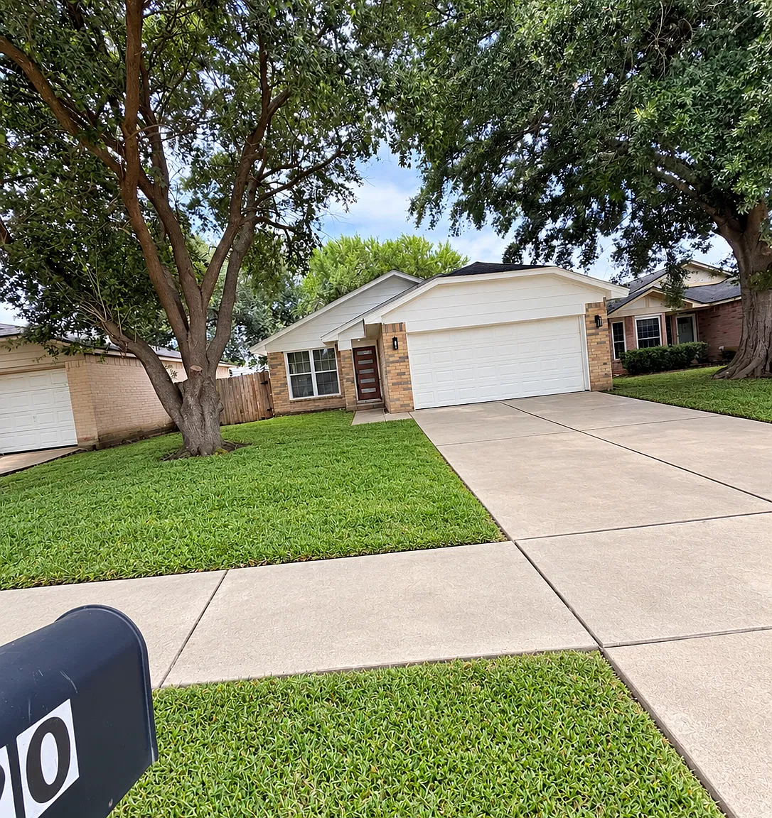 3 bed, 1198 sqft, $1,850 — Photo 1