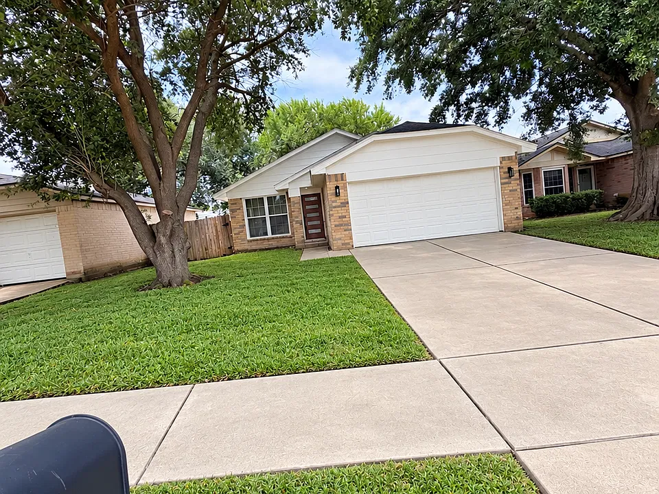 5120 Willowview Dr
