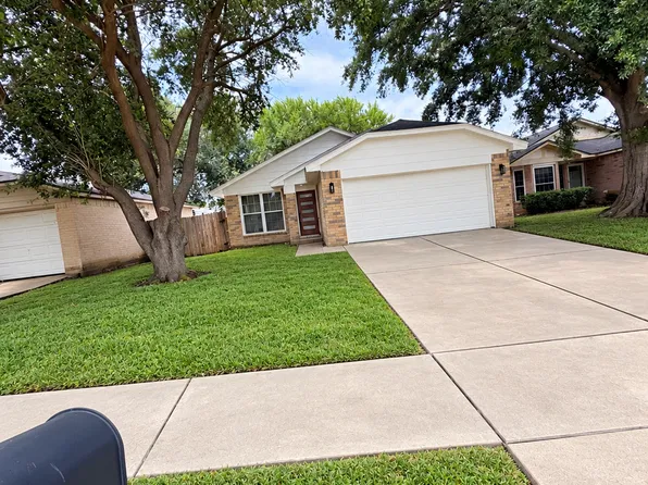 5120 Willowview Dr, Baytown, TX 77521