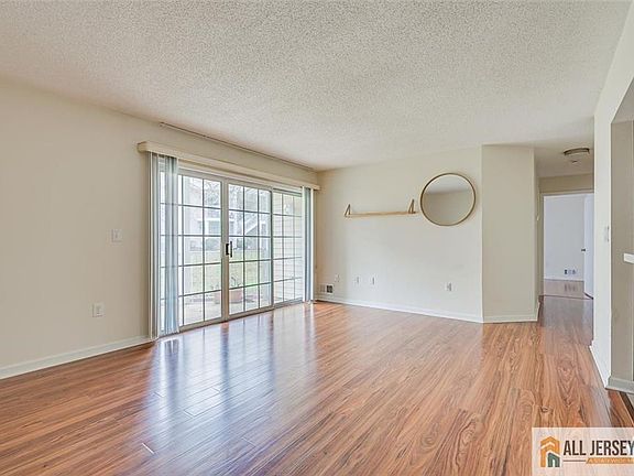 3rd image of 69 Amberly Ct