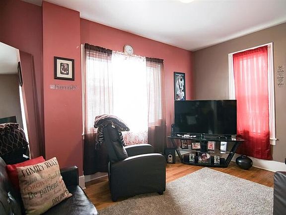 4th image of 1015 Dayton St SW