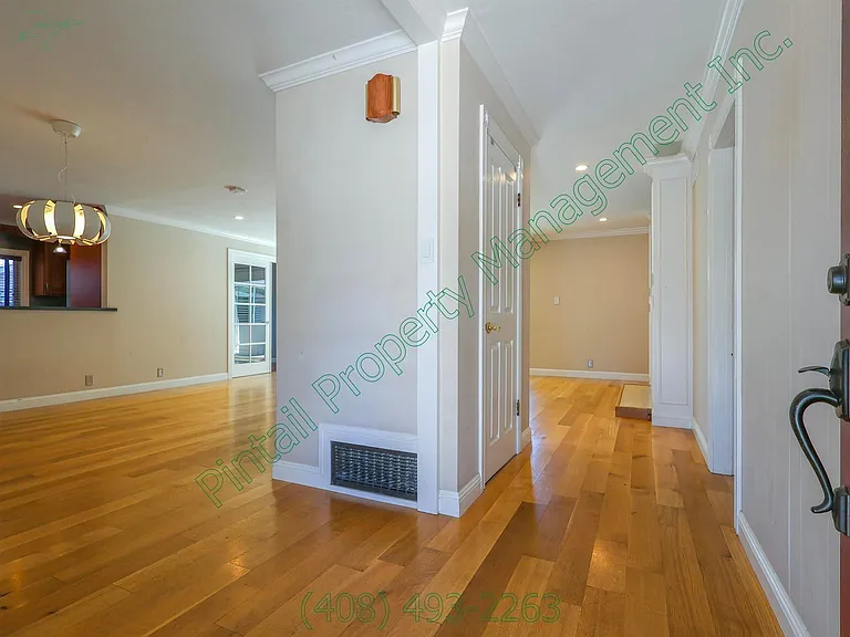 1513 Williams Ave — Photo 3