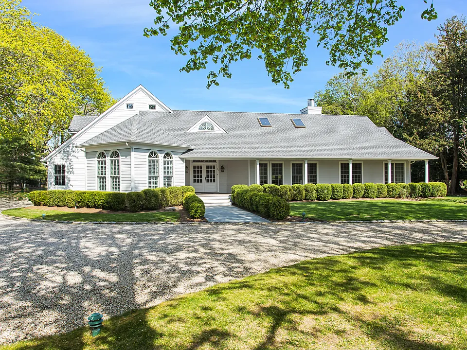 48 Sheppard St