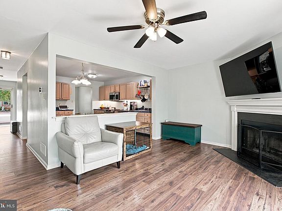 4th image of 804 Dogwood Ln