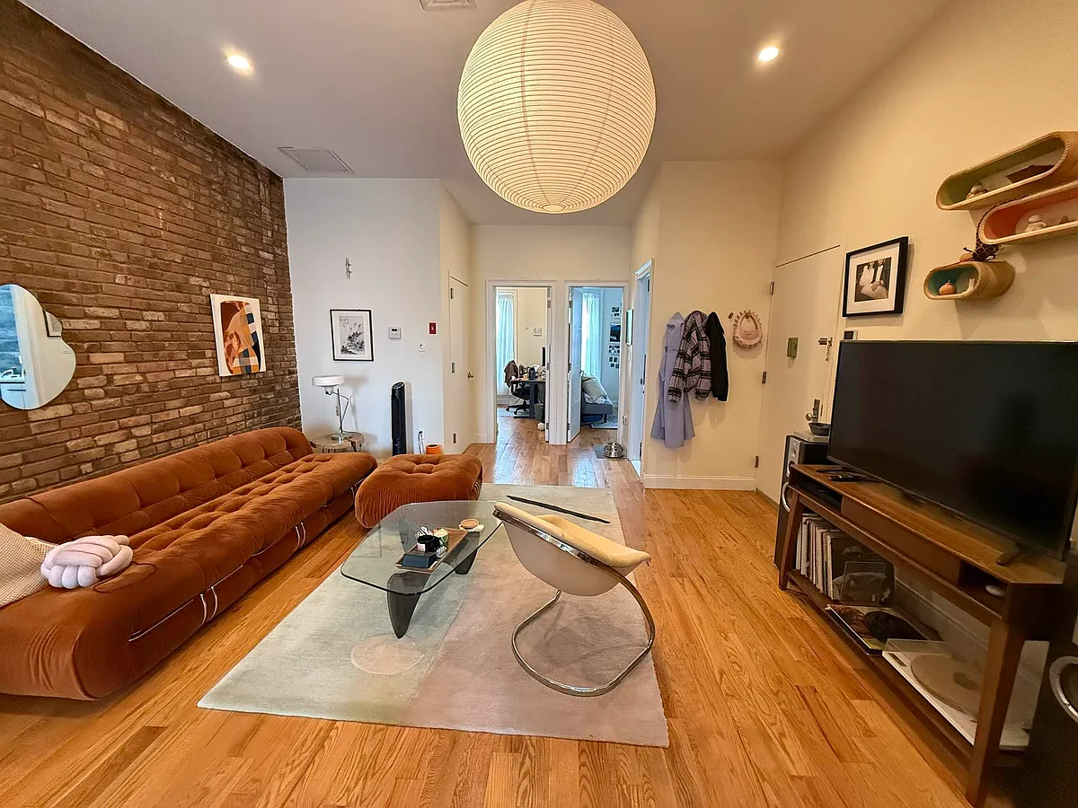 Building Photo - 1156 Bedford Ave #2