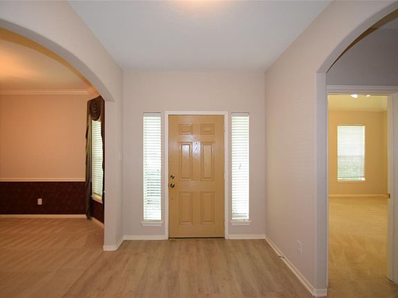 4th image of 1122 Columbia Ct