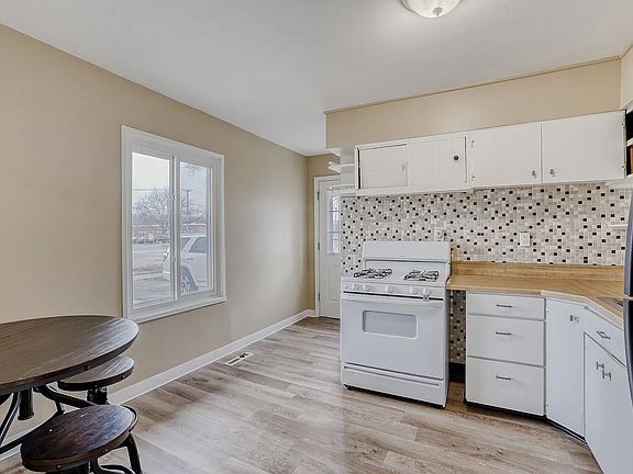 2nd image of 17 S Bartlett Rd