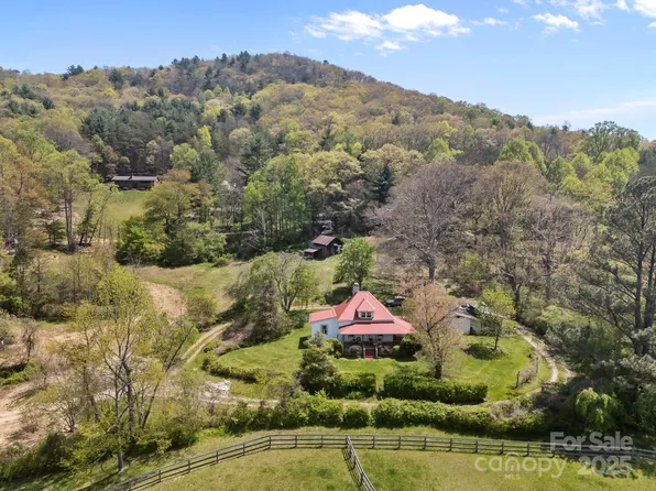 85 Maple Dr, Asheville, NC 28805